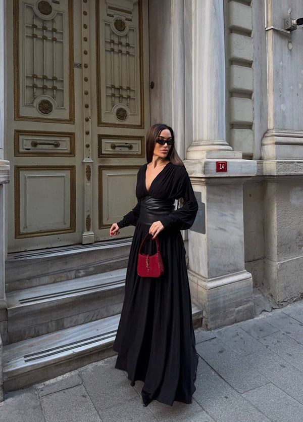 فستان أسود ماكسي بخصر جلد