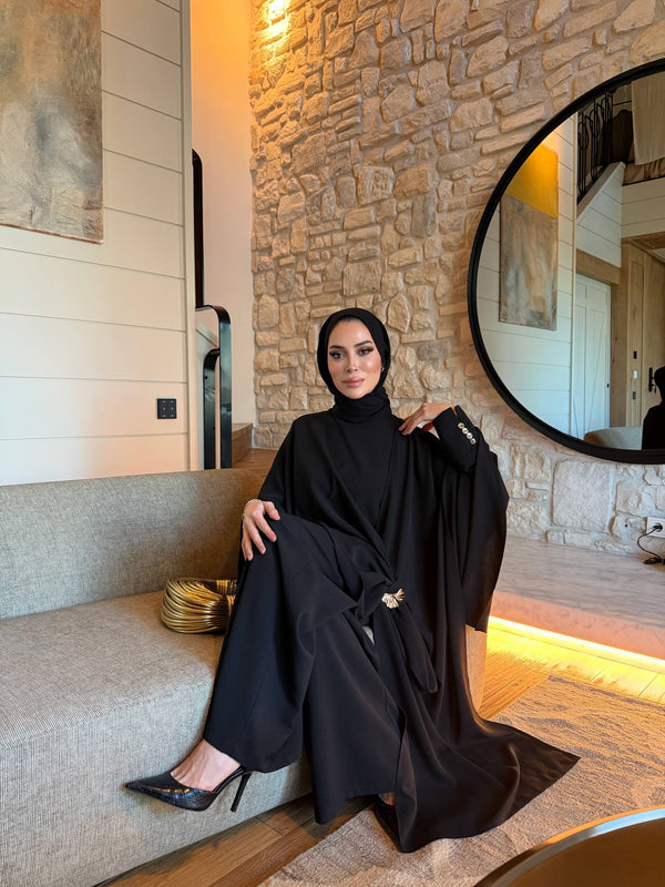 طقم بتصميم ثلاثي