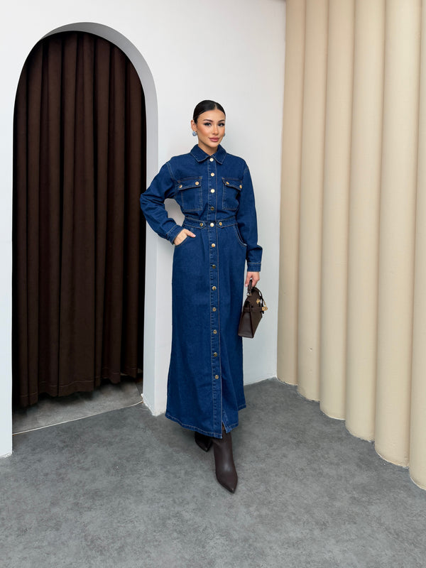 فستان جينز طويل بقصة مستقيمة