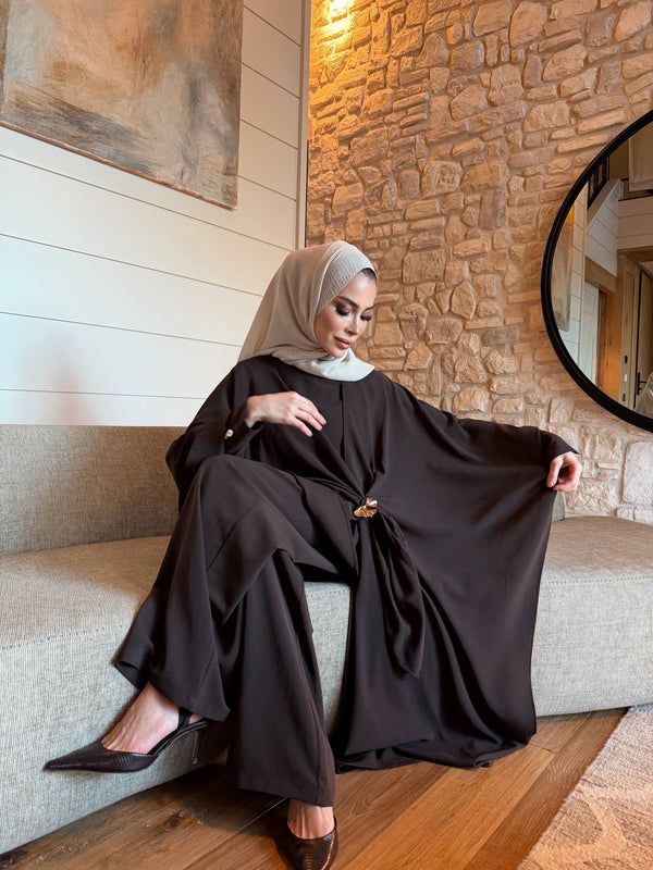 طقم بتصميم ثلاثي