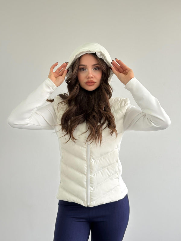 جاكيت Range Vibe بقبعة (ابيض)