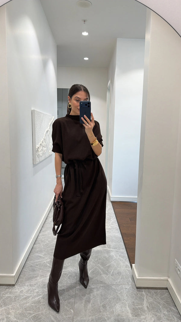 فستان ميدي محبوك بحزام