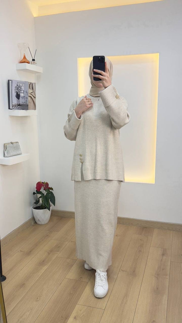 طقم تنوره تريكو بأزرار جانبية