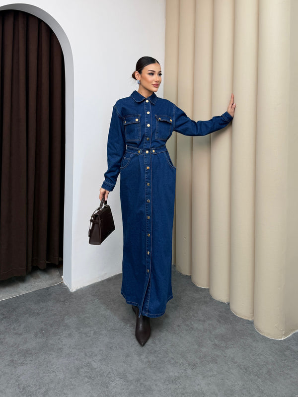 فستان جينز طويل بقصة مستقيمة