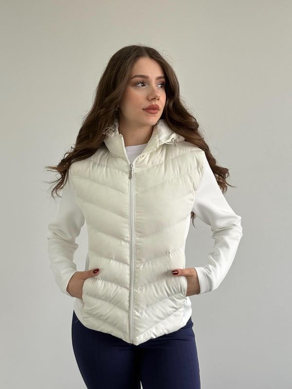 جاكيت Range Vibe بقبعة (ابيض)