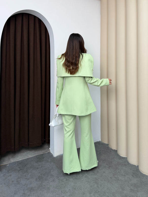 طقم رسمي فخم بأكتاف عريضة