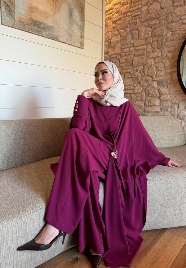 طقم بتصميم ثلاثي