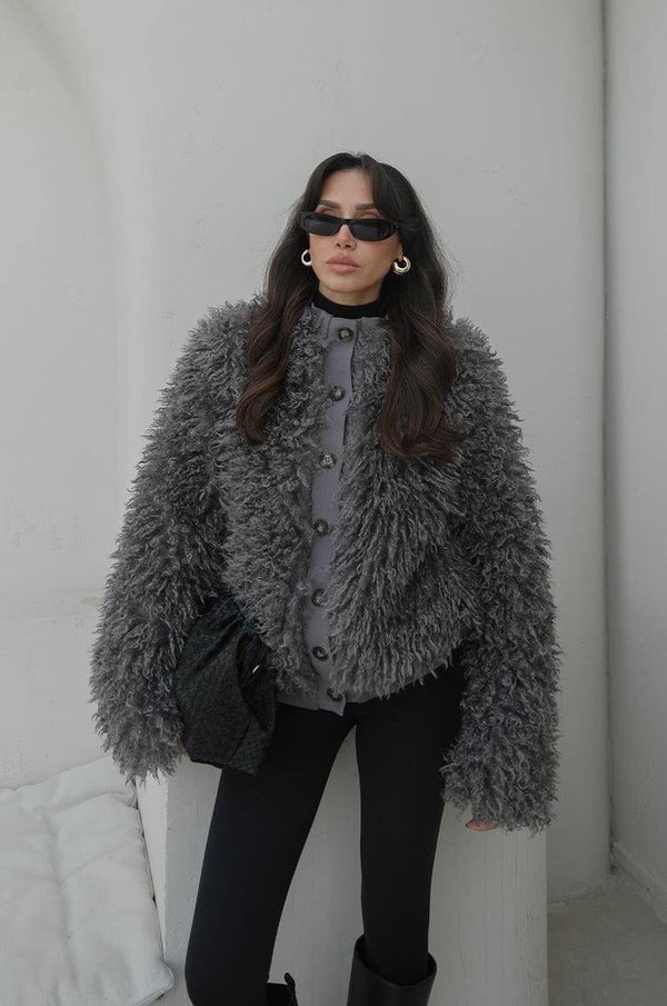 جكيت فرو كيرلي باللون الرمادي