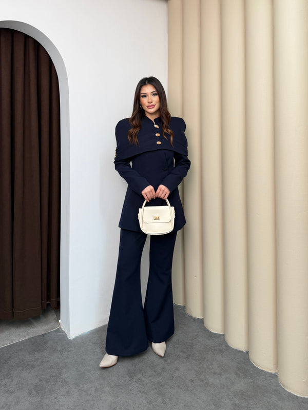 طقم رسمي فخم بأكتاف عريضة