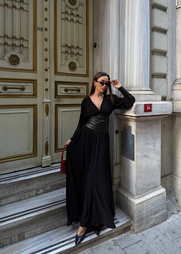 فستان أسود ماكسي بخصر جلد