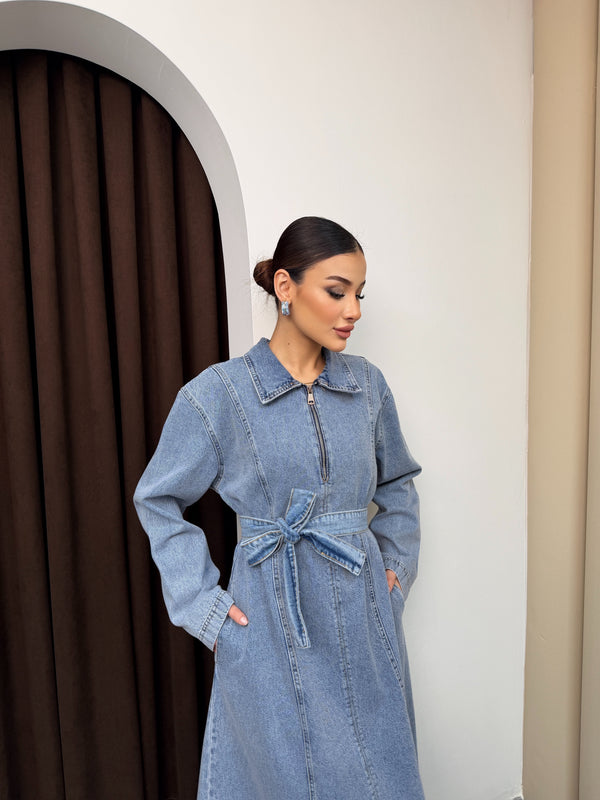 فستان جينز بياقة كلاسيكية