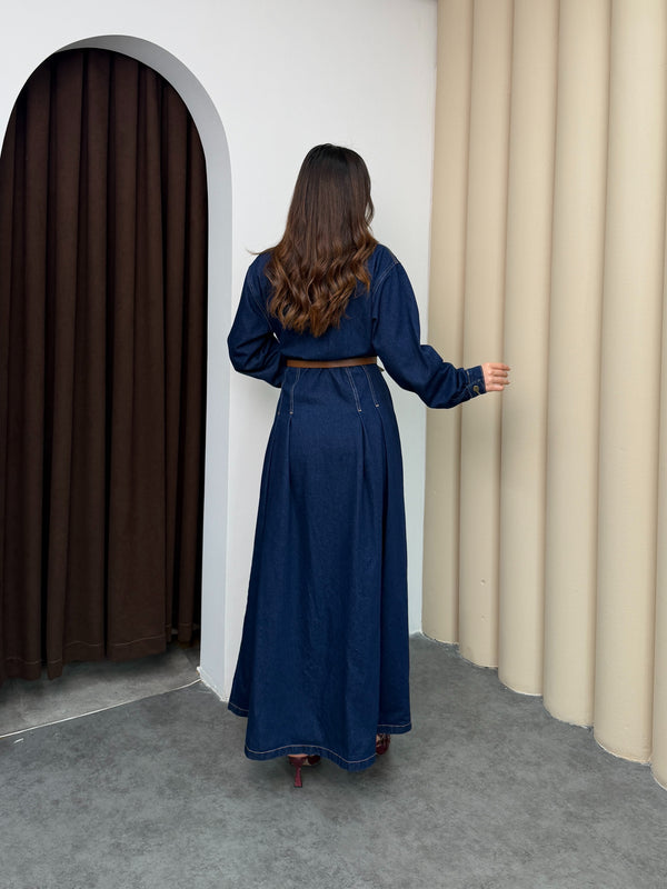 فستان جينز مع حزام