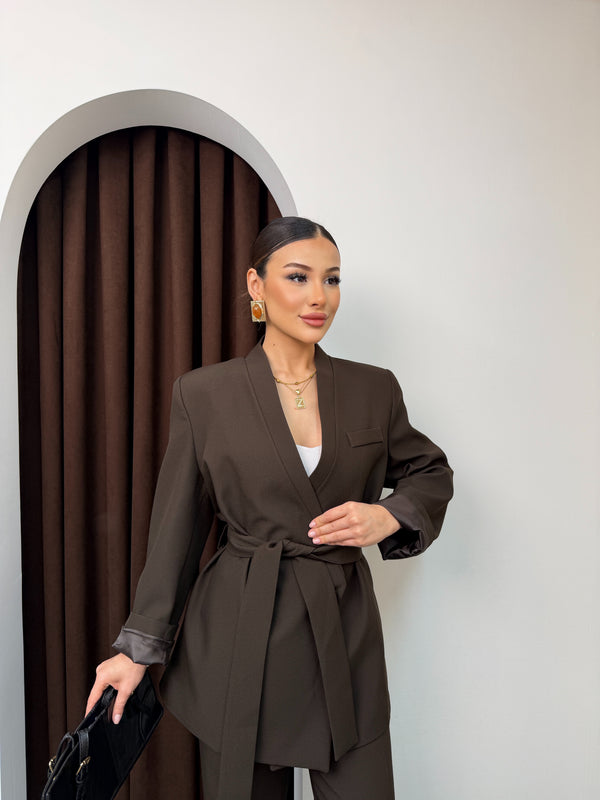 طقم جكيت مع ربطة