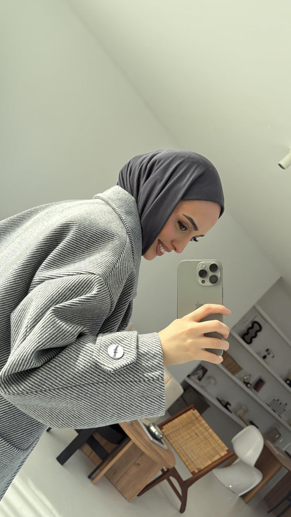 معطف شتوي رمادي مع جيوب خارجية