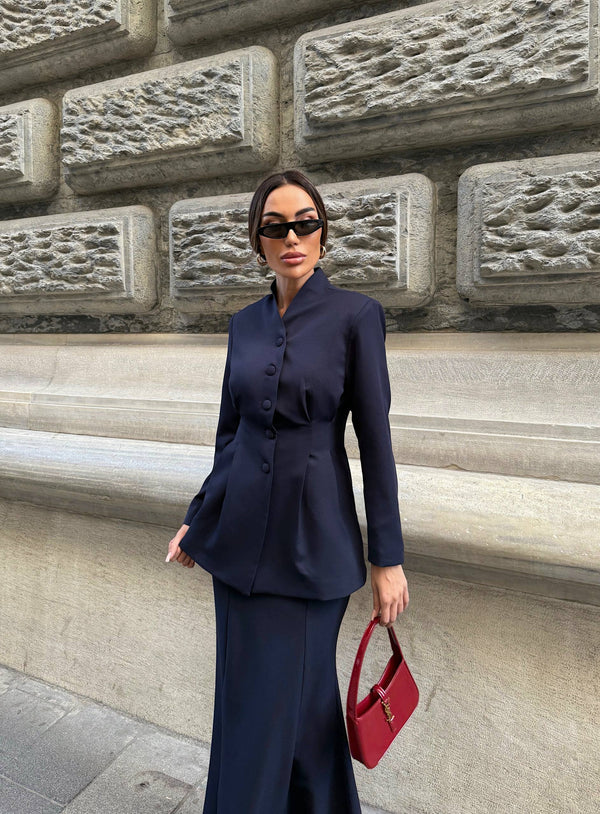 طقم بليزر مع تنورة