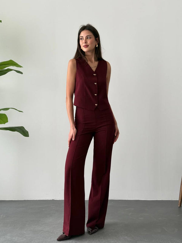 طقم فيست قصير مع ازرار ذهبية