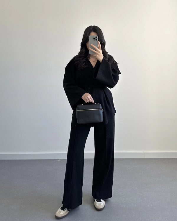 طقم بتفاصيل مميزة - اسود