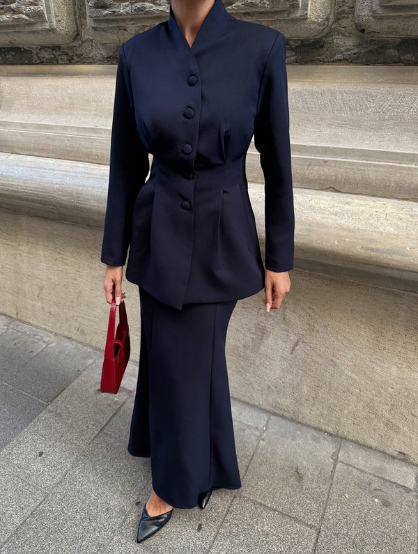 طقم بليزر مع تنورة