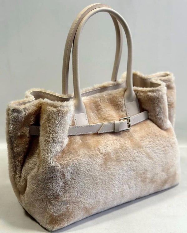 0363 حقيبة فرو باللون البيج