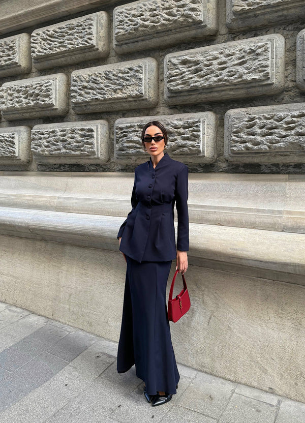 طقم بليزر مع تنورة