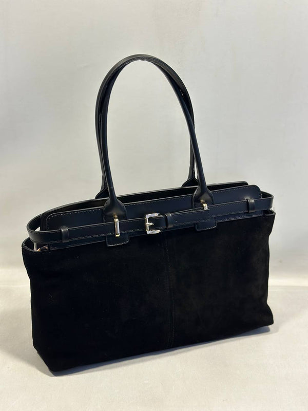 حقيبة يد عصرية باللون الاسود