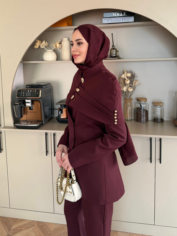 طقم رسمي فخم بأكتاف عريضة