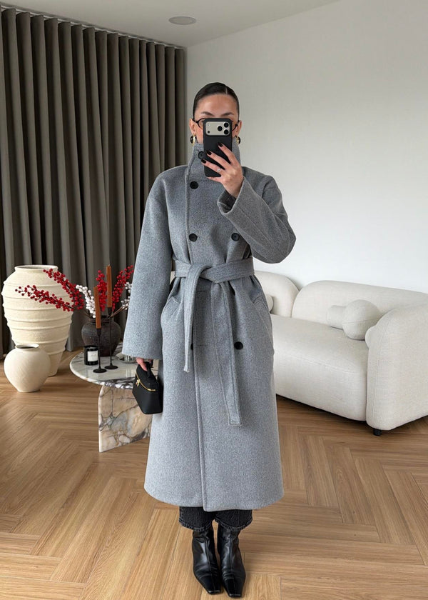 معطف صوف ناعم بياقة عالية باللون الرمادي الفاتح