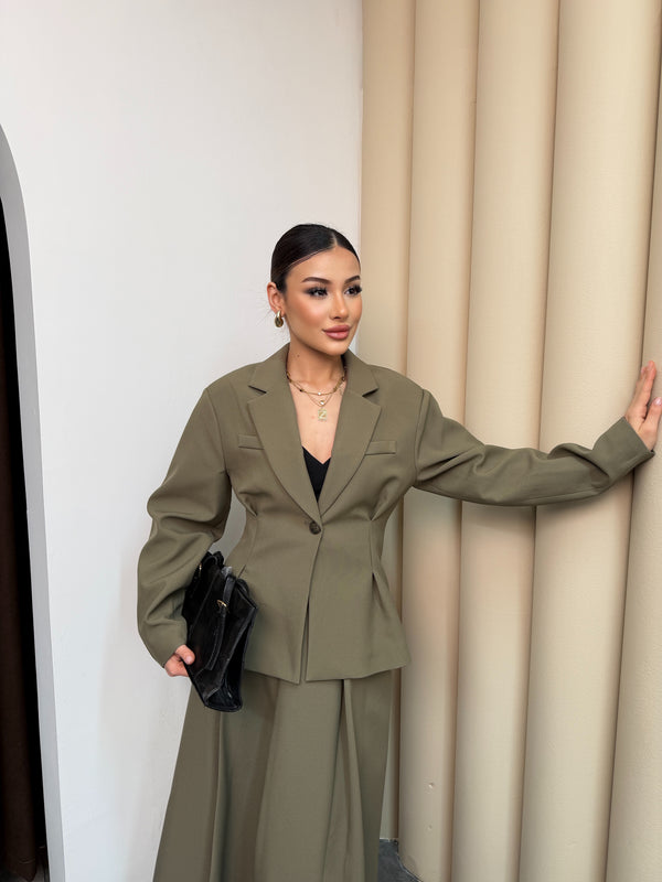 طقم تنورة كلوش