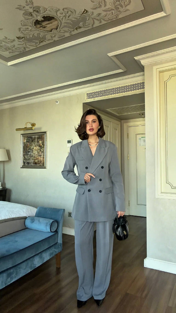 طقم رسمي رمادي