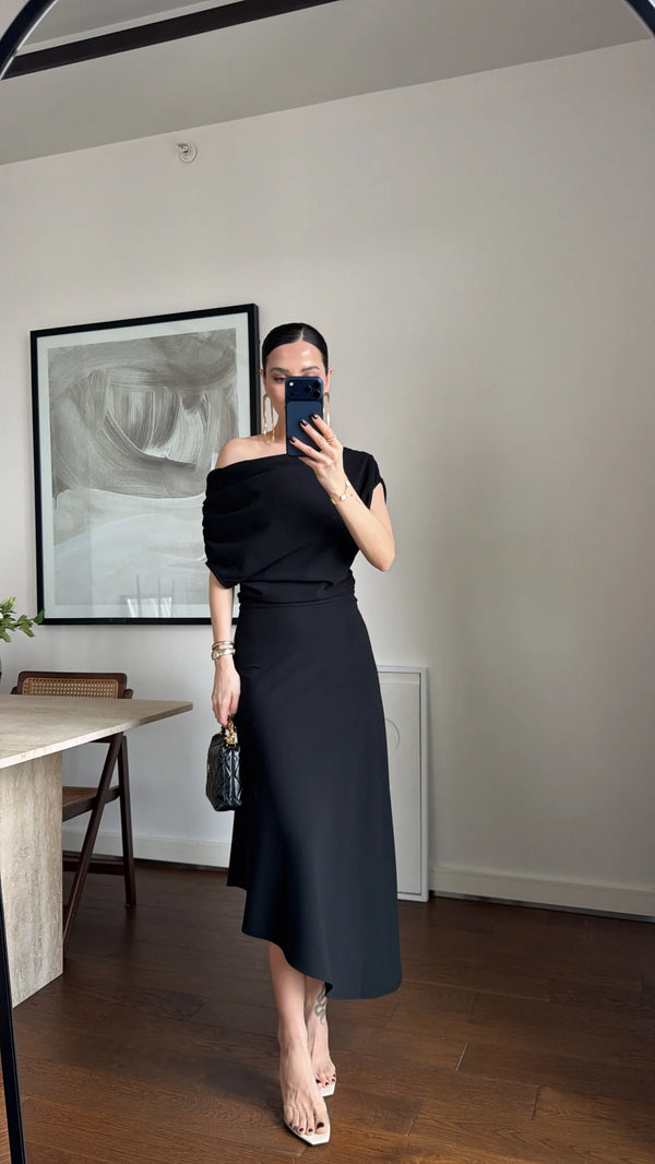 فستان كلاسيكي اسود off shoulder