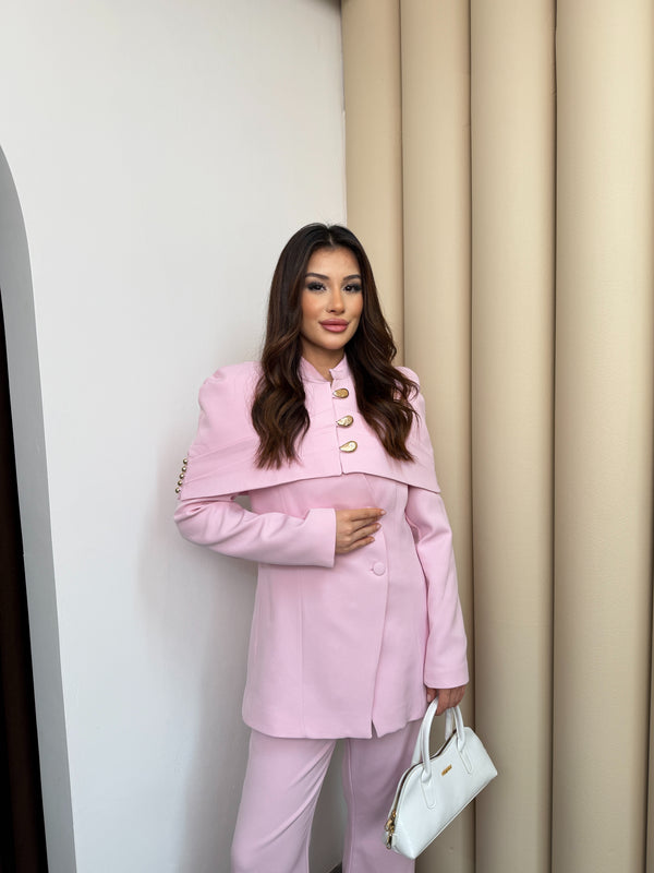 طقم رسمي فخم بأكتاف عريضة