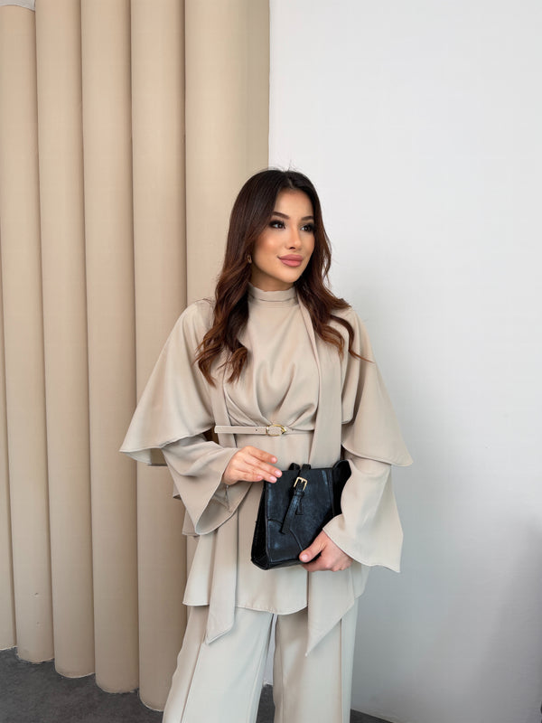 طقم طبقات مع حزام