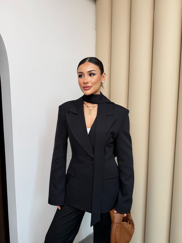 جكيت مخصر مع وشاح