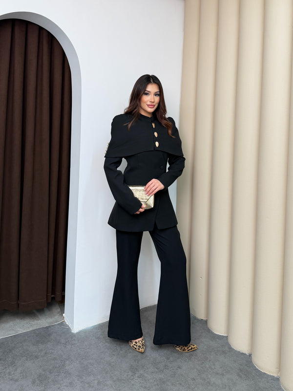 طقم رسمي فخم بأكتاف عريضة