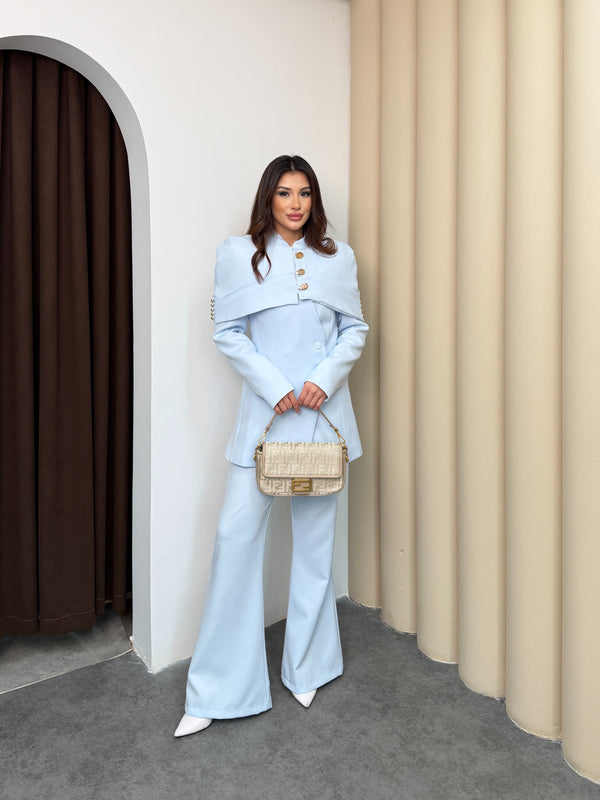 طقم رسمي فخم بأكتاف عريضة