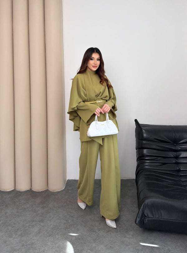 طقم طبقات مع حزام