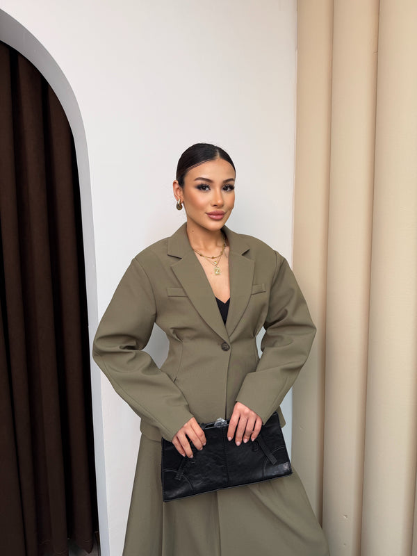 طقم تنورة كلوش