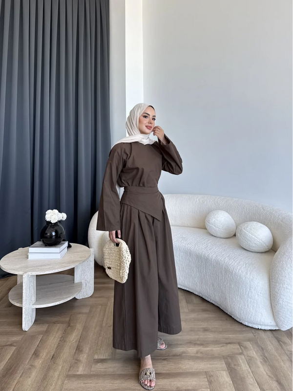 طقم مع شال عالخصر