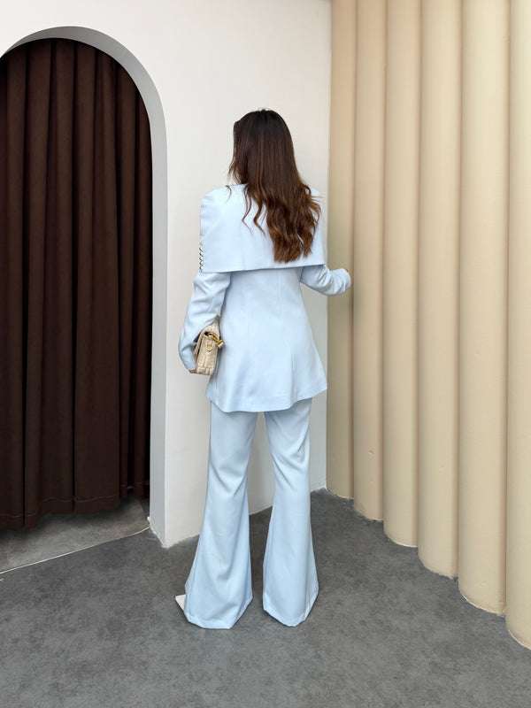 طقم رسمي فخم بأكتاف عريضة