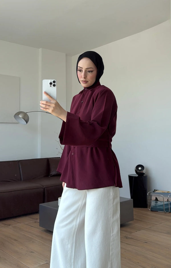 قميص مع حزام قماش