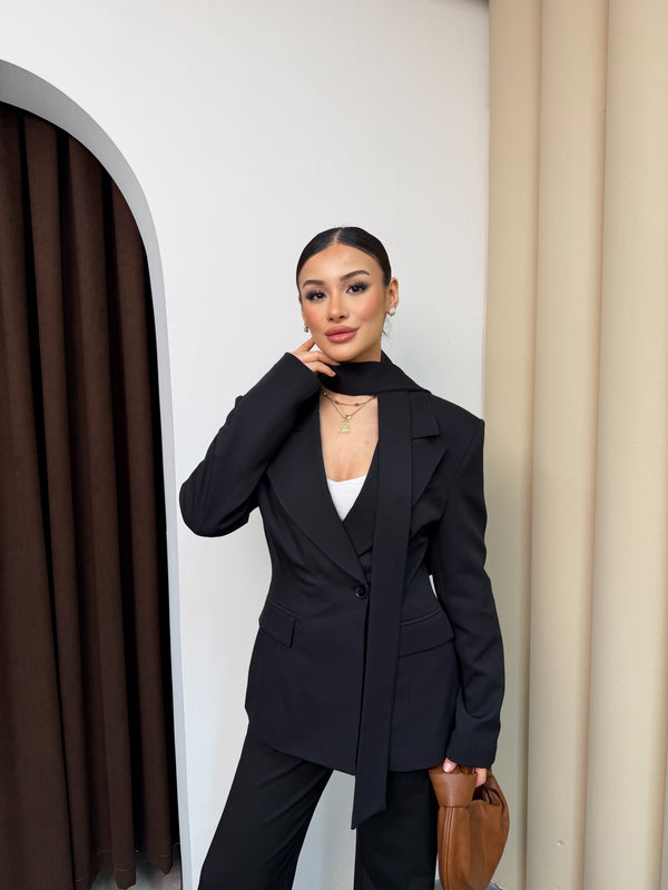 جكيت مخصر مع وشاح