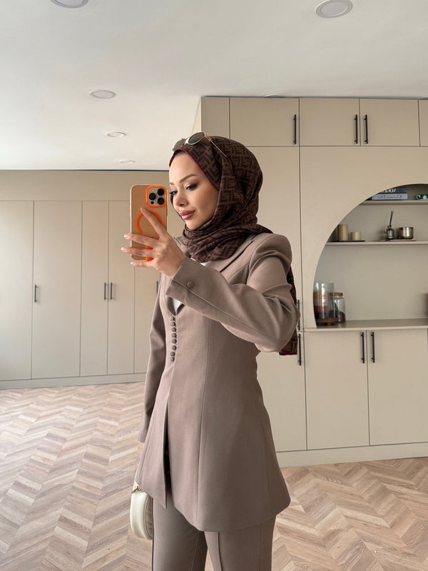 طقم بنترست بأزرار – بيج