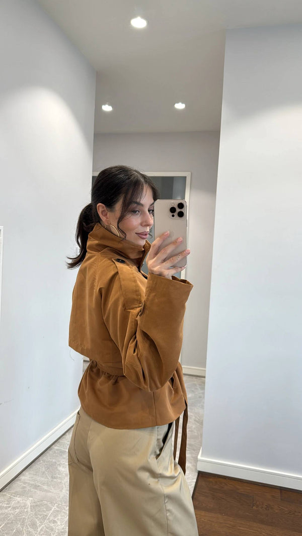 ترانشكوت مع كمر قصير