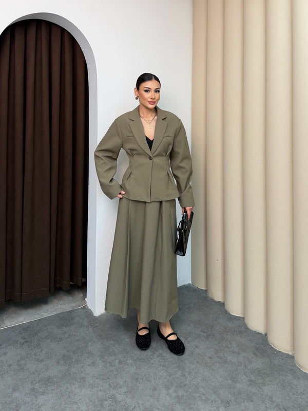 طقم تنورة كلوش