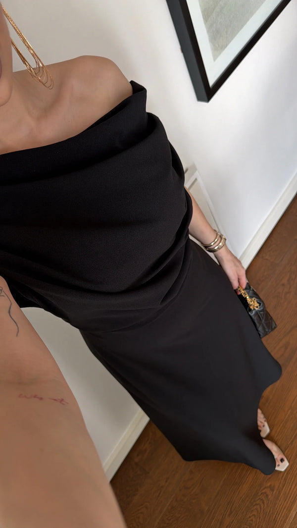 فستان كلاسيكي اسود off shoulder