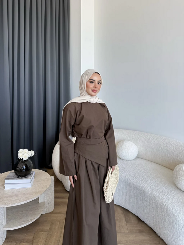 طقم مع شال عالخصر