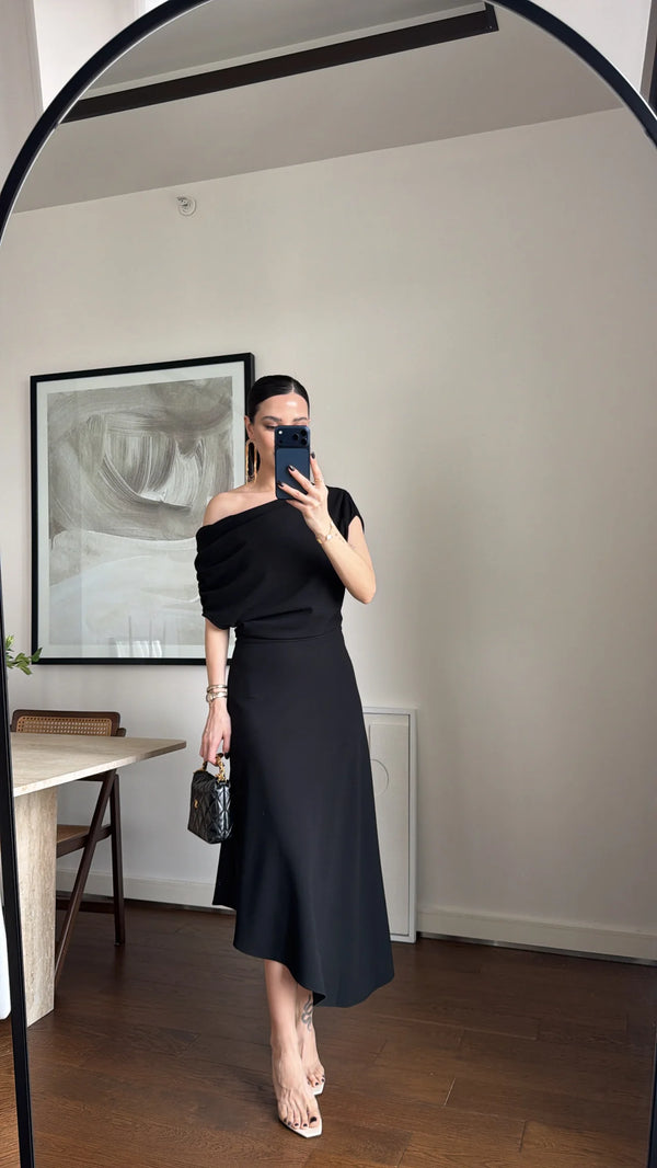 فستان كلاسيكي اسود off shoulder