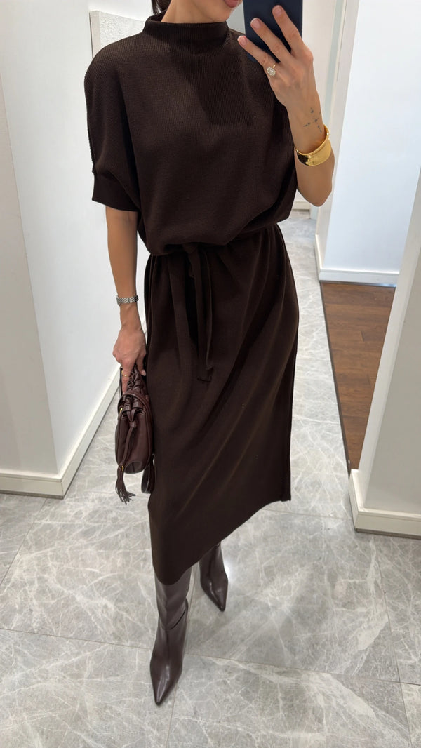 فستان ميدي محبوك بحزام