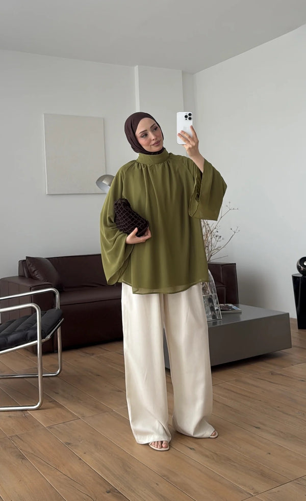 بلوز شيفون بأكمام عريضة