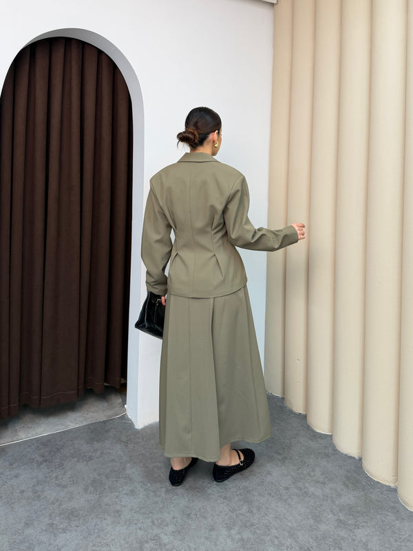 طقم تنورة كلوش